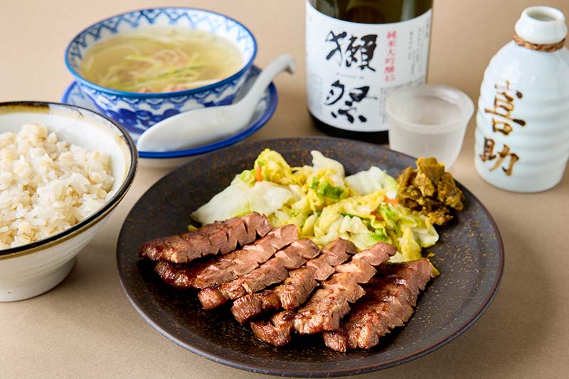 カレーセット、ハンバーグセットを除く定食に＋1100円で獺祭セットに