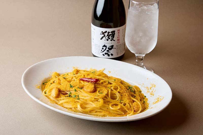 獺祭ハイボールとイタリア産のカラスミのペペロンチーノ 